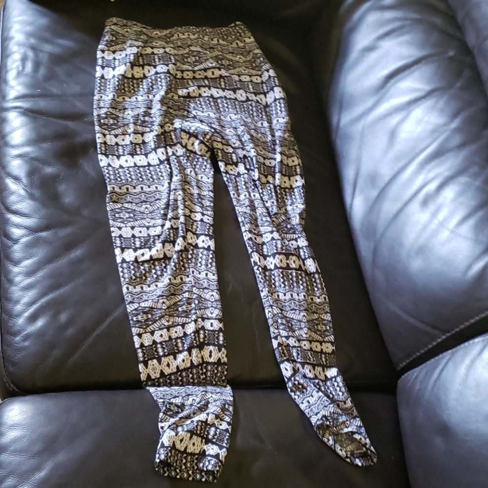 Xs black and white leggings